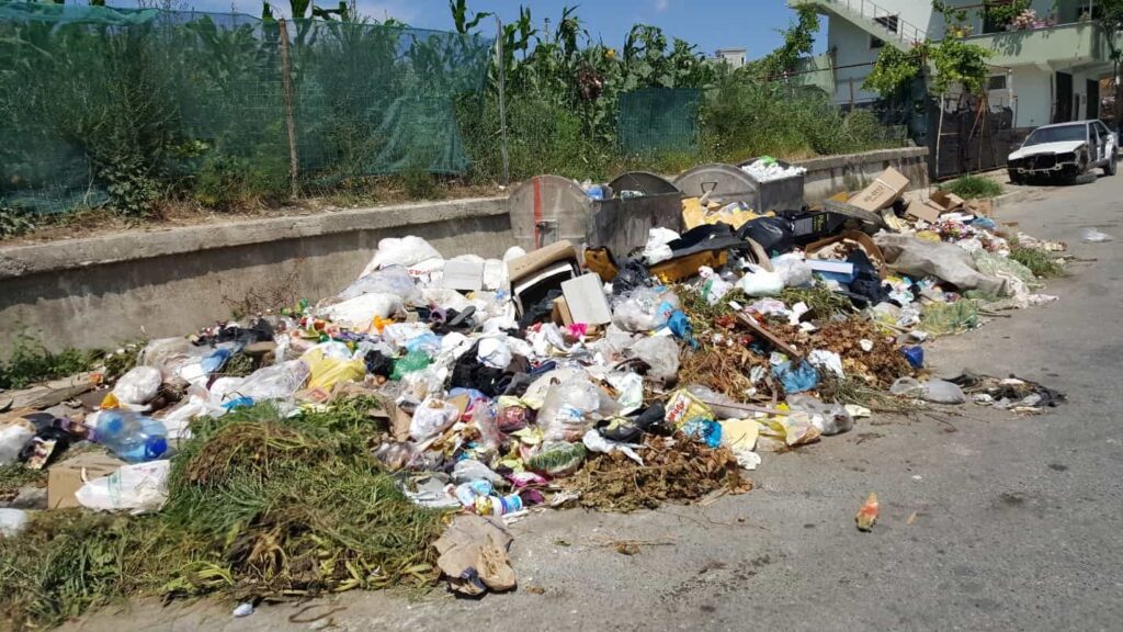 Taksa e mbetjeve do ndryshojë, për familjet dhe bizneset do ndiqet parimi “Paguaj sipas hedhjes”