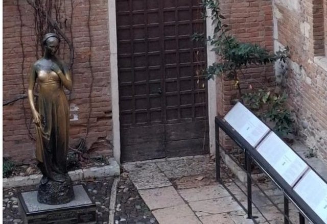 “Taksë dashurie” dhe rregulla të reja për ballkonin e Zhulietës në Verona