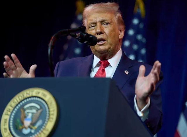 “Jam mbret i tarifave”/ Kërcënon Trump: Mund t’i vendos edhe për vendet që s’bien dakord që të marrim Groenlandën