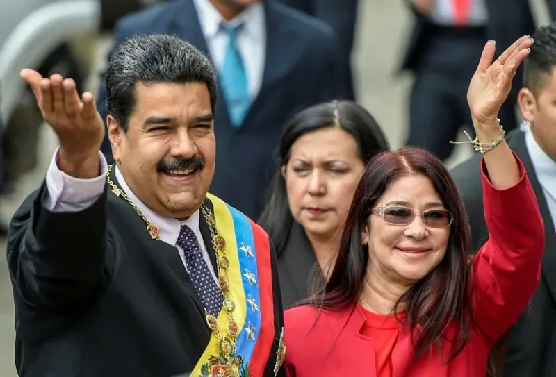 Maduro dhe e shoqja ‘u nxorën zvarrë’ nga rezidenca