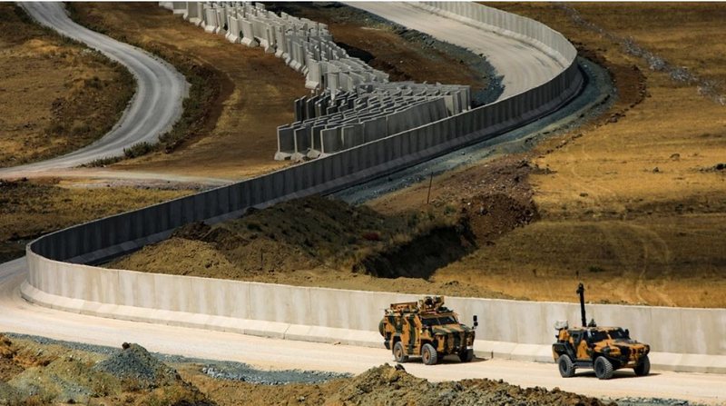 Frikë për valë refugjatësh nëse bie regjimi në Iran: Turqia merr masa ekstreme