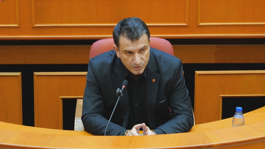 Ankimimi i Veliajt, Kushtetuesja vendos kalimin në seancë të çështjes