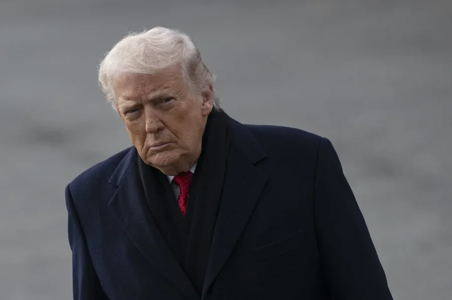 “Kemi 150 vjet që duam ta blejnë Groenlandën”, Trump “bombardon” me tarifa 8 shtete europiane deri sa të arrihet marrëveshja