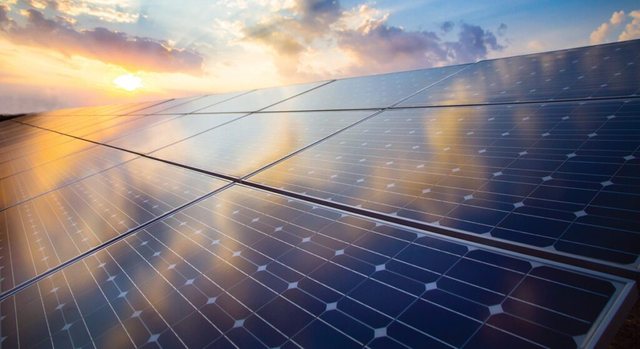 Fotovoltaikët, numri i të licencuarave në prodhim arriti 71 në fund të 2025