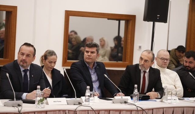 “Ditën me aleatët, natën me Ramën”, Hasimja kritika PD-së: Rrezikon izolimin! Nuk është gati për sakrifica reale