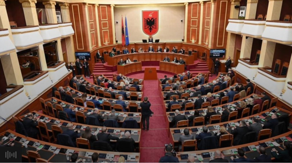 Kuvendi nis me kundërshti nga PD, mazhoranca kërkon shtyrjen e 4 projektligjeve