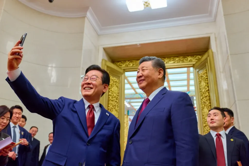 Një selfie që bëri xhiron e rrjeteve pas takimit Kinë–Kore e Jugut