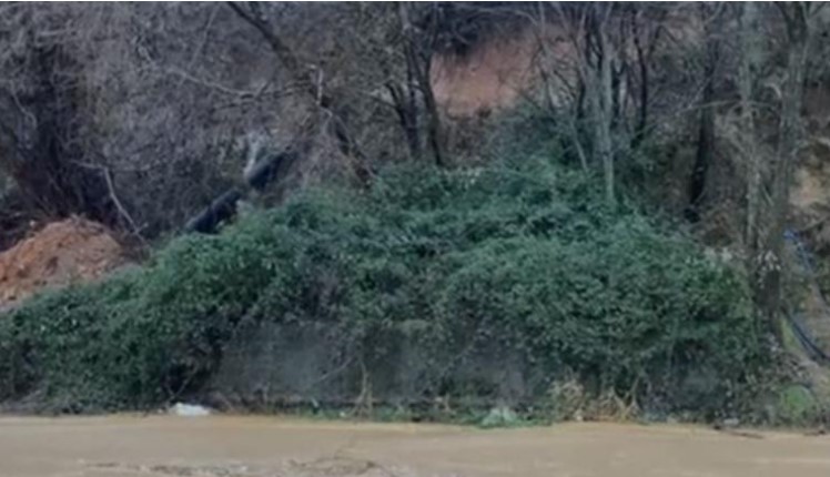 Reshjet e shiut, rëndohet situata në Kukës! Rrëshqitje dherash në hyrje dhe dalje të qytetit