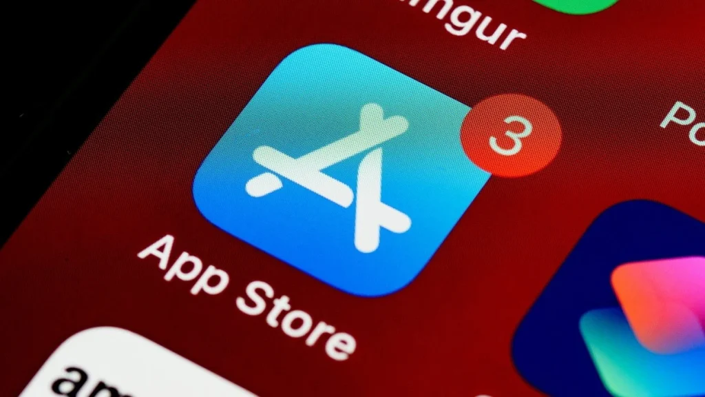 Strategjia e re e Apple, më shumë reklama në App Store