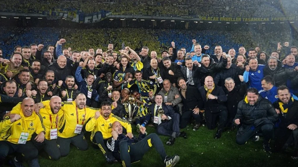 Vendim historik te Fenerbahçe, 1% e pagës së çdo lojtari të ri shkon për kauza humanitare
