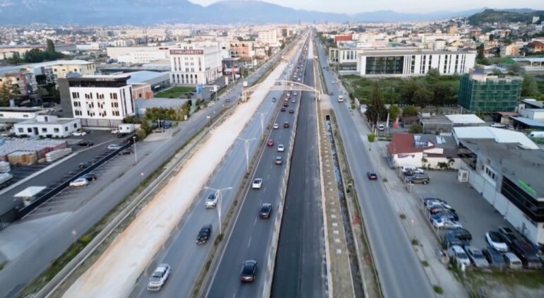 “Lumë” parash për superstradën, tjetër tender 1.4 miliardë lekë për Tiranë-Durrës