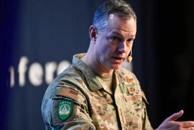 “Moska dhe Pekini po punojnë së bashku”, NATO: Kërcënimi në Arktik po rritet, ne po forcojmë aktivitetet tona