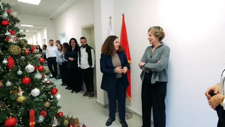 Viti i Ri/ Videokartolina nga Operatori i Shërbimeve të Kujdesit Shëndetësor, urimi i ministres Sala nga stafi i kujdesit shëndetësor