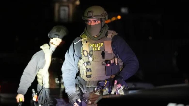Tentoi të arratisej gjatë kontrollit, policia në SHBA qëllon me armë dhe plagos emigrantin e paligjshëm nga Venezuela