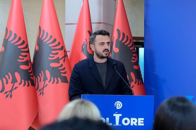 “Do të kemi një të ardhme të ndritur”/ Xhaferri: Rama kërkon të pastrojë para me ndërtimin