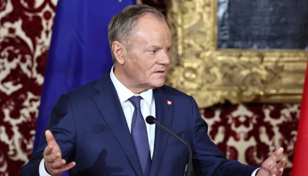 Tusk thirrje qytetarëve polakë: Largohuni menjëherë nga Irani, konflikti është shumë afër