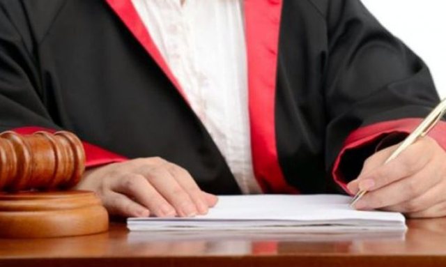 08:15 150 mijë dosje pa zgjidhje/KLGJ kërkon ndihmë nga eksperti serb, avokatët kundërshtojnë: Duhen gjyqtarë!
