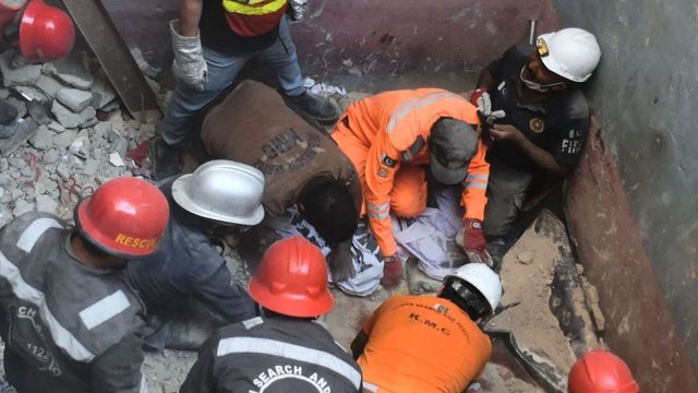 Shpërthimi i bombolës së gazit rrafshon godinën trekatëshe në Pakistan, të paktën 16 viktima dhe dhjetëra të plagosur!