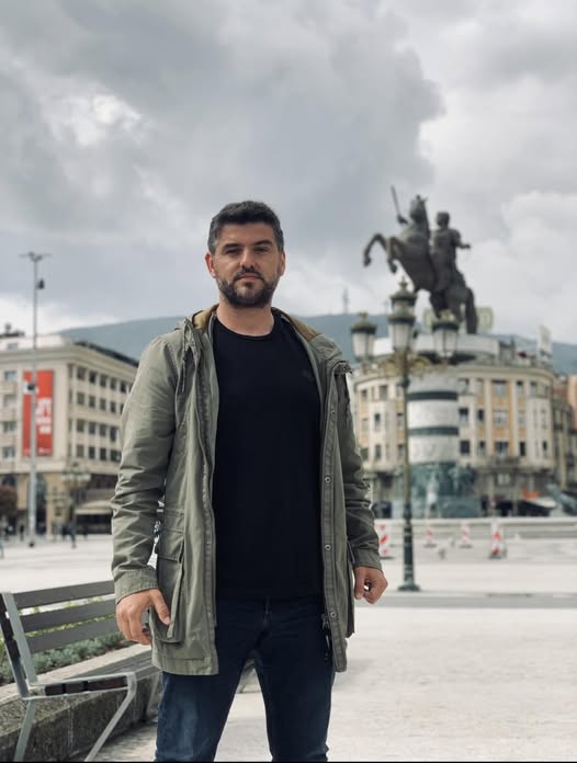 Kush përçmon shqipen, përçmon shqiptarët