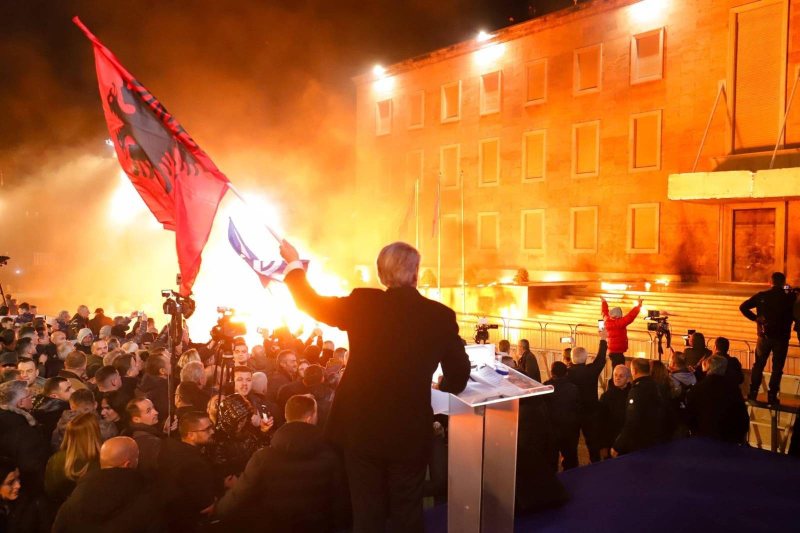PD bllokon të martën akset kombëtare? Berisha zbulon skenarin për protestën e opozitës