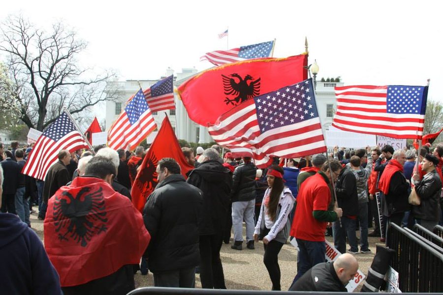 Dalin shifrat, sa e madhe është diaspora shqiptare sot në botë?