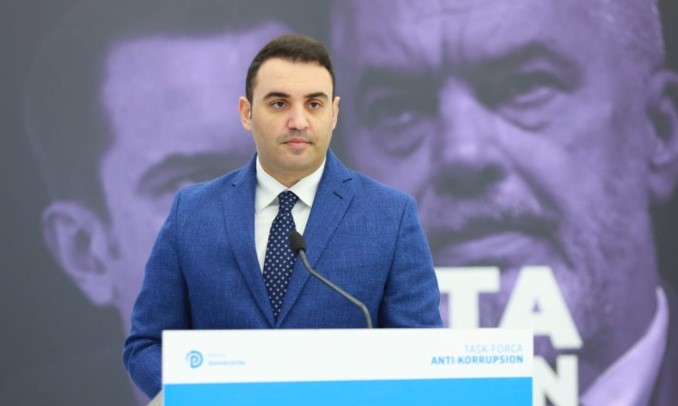 “Mijëra qytetarë kaluan orë të tëra paniku në trafik”, Belind Këlliçi: Korrupsioni Rama-Balluku bllokon rrrugët e Juglindjes dhe rrugën e Brukselit