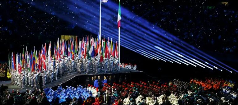 FOTOLAJM/ Spektakël plot ngjyra e fishekzjarrë, pamje nga ceremonia e hapjes së Lojërave Olimpike Dimërore në Itali
