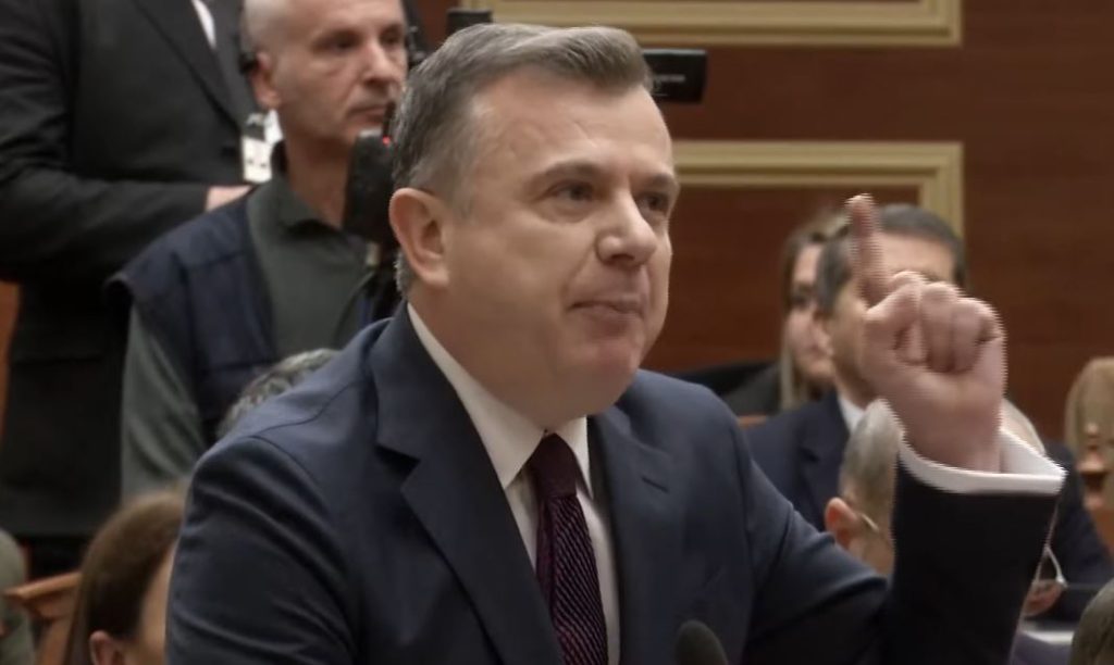 “Pusho moj ti pusho!”, Balla nuk përmbahet ndaj deputetes së PD: E di unë për kë punon ti! Distancohuni nga dhuna
