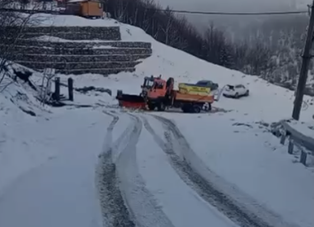 Reshje dëbore në Qarkun e Korçës/ Kriposen rrugët, apel për kujdes në qarkullim