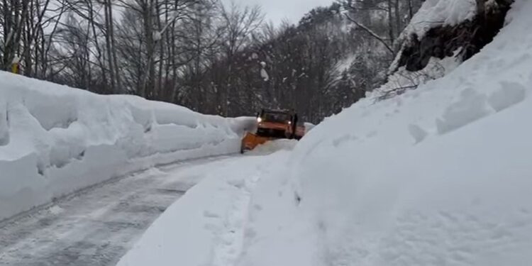 Hapet rruga e Thethit, ARRSH apelon për lëvizje me zinxhirë në zonë