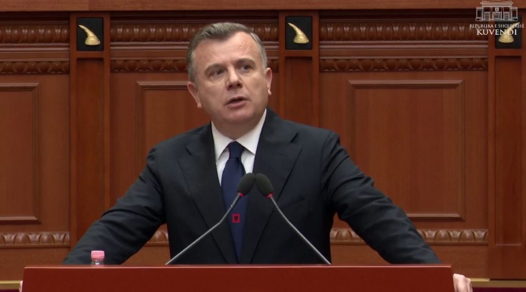 Seanca e Kuvendit/ Balla i kujton fjalët e McAllister opozitës: Protestat e dhunshme janë të papranueshme në demokraci