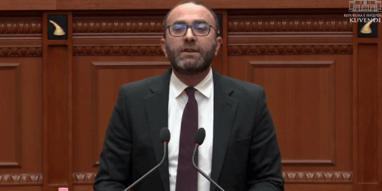 Bardhi – Ballës: Jep leksione për ndarje pushtetesh ti që i bëje presion SPAK-ut për babanë e Suel Çelës!