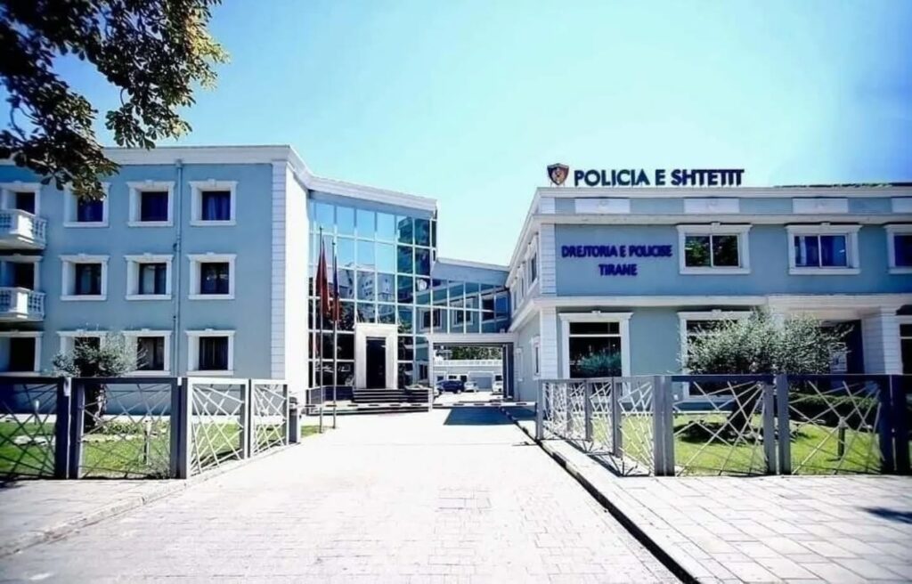 Policia godet trafikun e makinave të vjedhura jashtë shtetit, sekuestron dy automjete