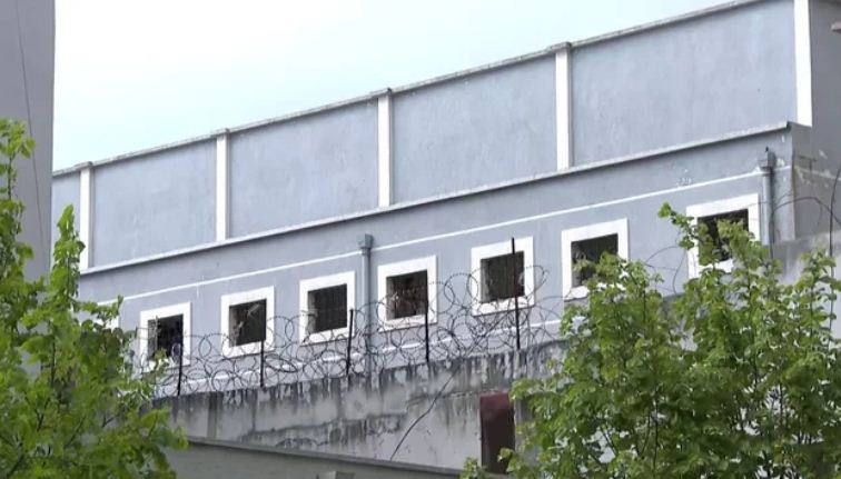 Droga në burgje me skemë të re/ Paguhet 200 mijë lekë për dozë, dyshime për implikim të stafit të brendshëm të burgjeve