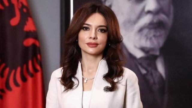 14:00 Reagon Elisa Spiropali: Historia nuk matet me mandate, por me gjurmët morale