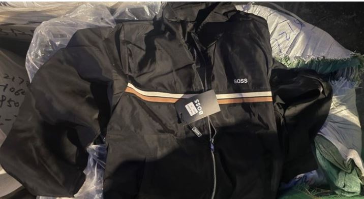 Tolerancë zero ndaj falsifikimeve: Dogana bllokon mbi 103 mijë veshje Adidas, Nike, Gucci, Dior e Hugo Boss