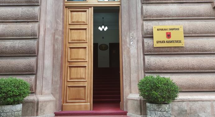 LAJMI I FUNDIT/ Gjykata Kushtetuese shpall vendimin për pagat e gjyqtarëve