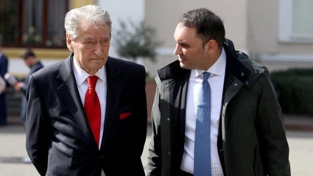 “Nga ngujimi te greva e deputetëve”, Belind Këlliçi: Të gjitha opsionet janë mbi tavolinë