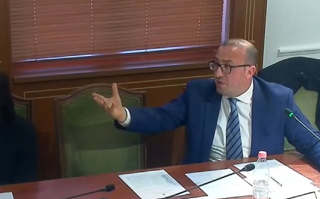 Përmbytjet ende dëm pa ‘faturë’/ “Lakra po del me ‘dy kokë’”, Korreshi përballet me ministrin: Fara jo cilësore