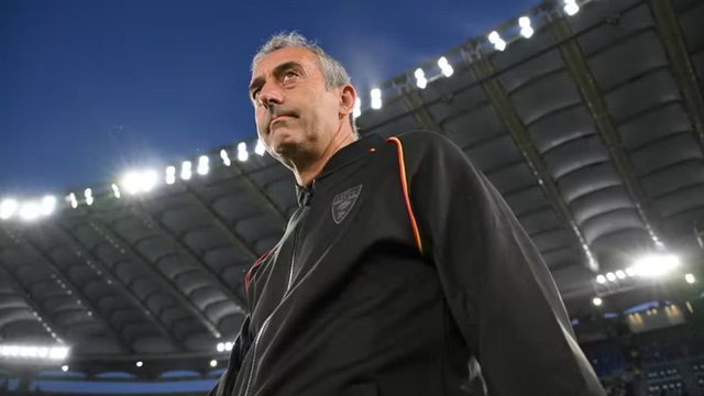 15 ndeshje pa fitore, klubi i Serie A shkarkon trajnerin dhe e zëvendëson me ish-in e Milanit