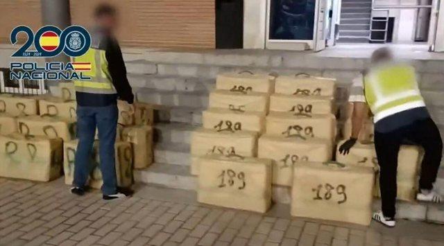 Zbulohet “tuneli i drogës” mes Marokut dhe Spanjës, raportohet për 27 të arrestuar dhe mbi 17 tonë hashash të sekuestruar