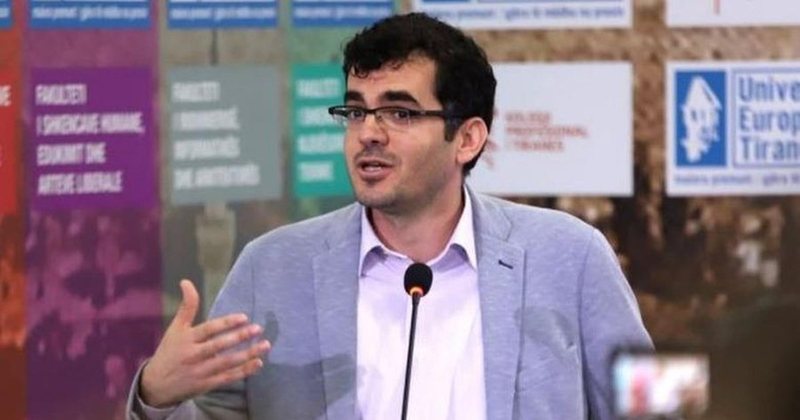 Çfarë shkruante Namir Lapardhaja për ikjet e befasishme, pas ndarjes nga jeta të Gert Bogdanit dhe Artur Zhejit!