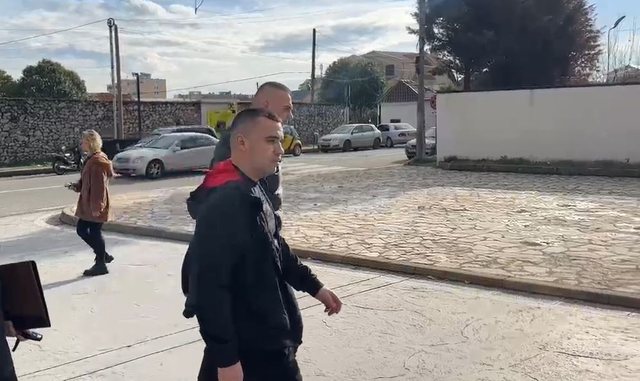 Izmir Sakica e Samuel Troshani marrin pafajësi për armët, dënohen vetëm për prishje të qetësisë publike