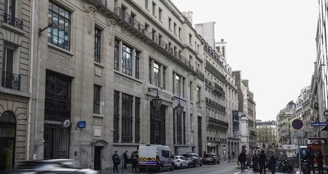 Autori ishte rekrutuar përmes “Snapchat”-it/ Parandalohet sulmi me bombë në bankën amerikane në Paris