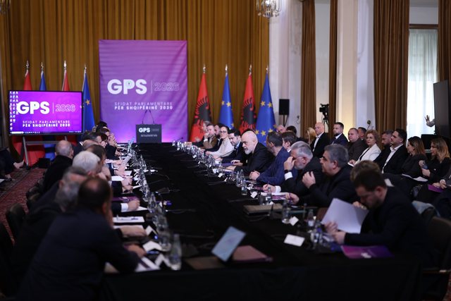 Mbledhja e Grupit Parlamentar/ Zbulohen skenarët e PS-së për ndarjen e re territoriale