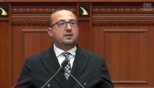 “Hamë bukë pa drita”/ Korreshi: Na jepni dy fije elektrik dhe ne nga Lushnja, na e shtrini dhe çik kllabin