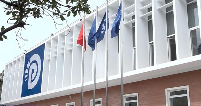 Seancë dhe protestë/ PD mbledh grupin parlamentar