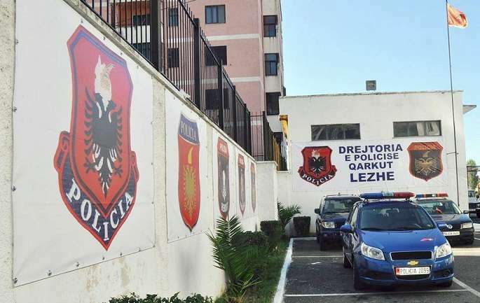 Thyhen dyert e shkollës në Lezhë, zbulohet grupi prej 6 personash që vodhën pajisjet