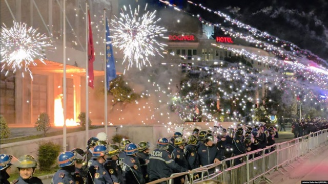 Tensionet në protestën e opozitës, reagon ambasada gjermane
