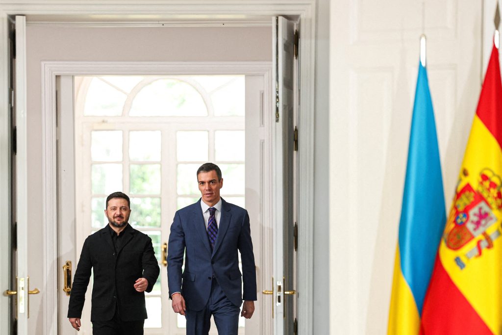 Spanja konfirmon mbështetjen për Ukrainën, nënshkruhen marrëveshje bilaterale ushtarake